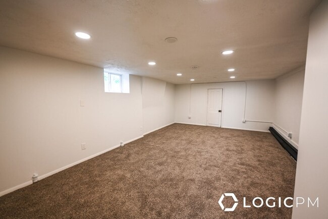 Building Photo - Newly Remodeled Home in Excellent Location!