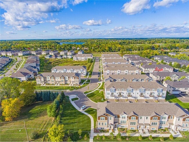 Building Photo - 855 Roselyn Dr