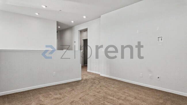 Building Photo - Unit