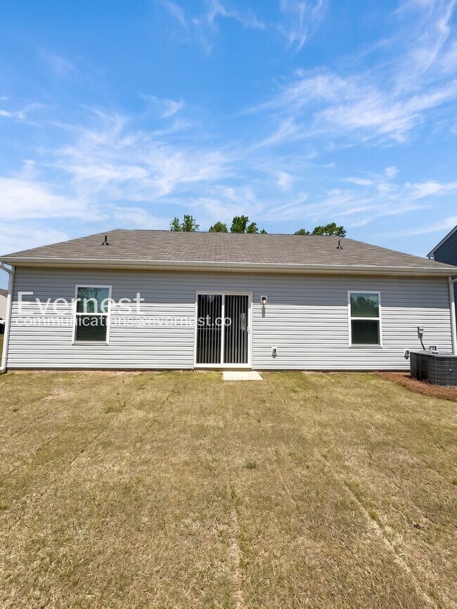 Building Photo - 2 Bed/2 Bath Home with Attached Garage / Pet-Friendly / Vouchers Accepted / Coming Soon!