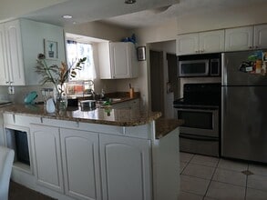 Building Photo - 320 Tangerine St