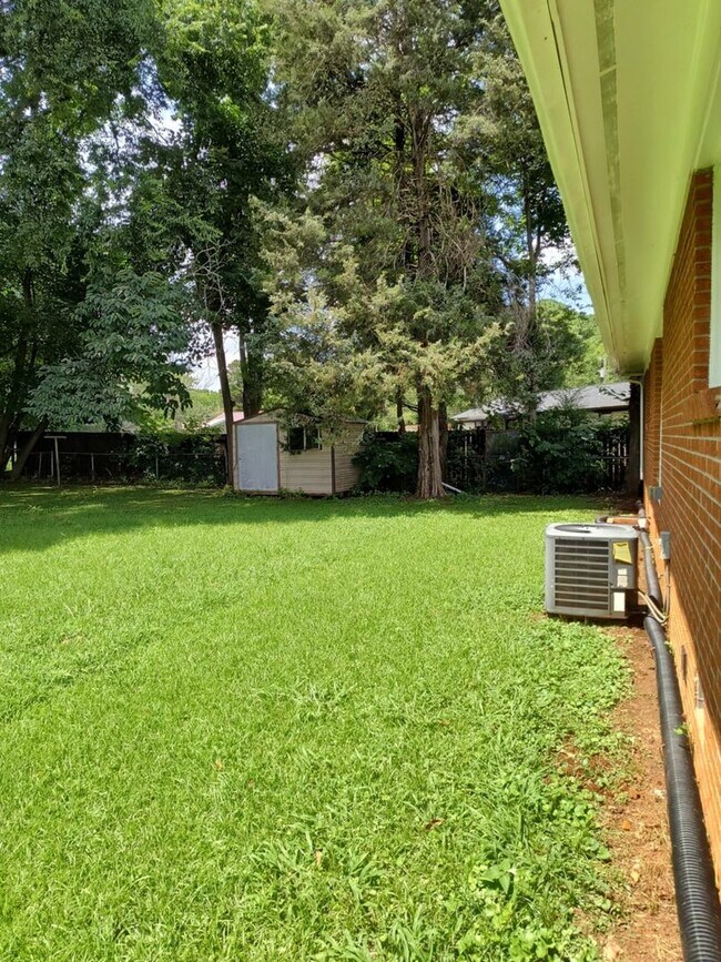 Building Photo - Fully Renovated 3 Bedroom, 2 Bath Home