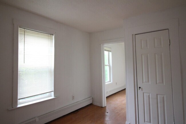 Building Photo - 11 Elm St