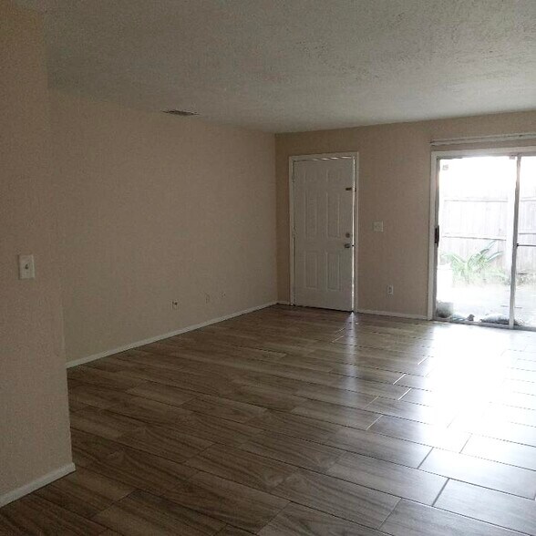 Primary Photo - 5145 SE 31st St