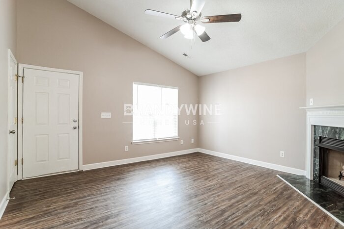 Building Photo - 7917 Shiny Meadow Ln