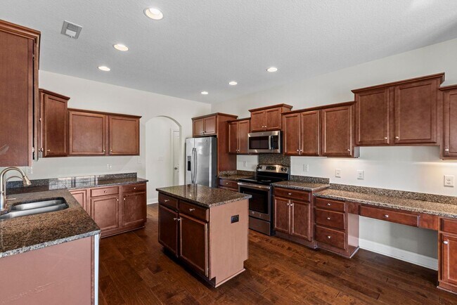 Building Photo - Large 5 bedroom home- don't miss this one!