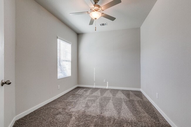 Building Photo - 3-BEDROOM TOWNHOME-STYLE DUPLEX