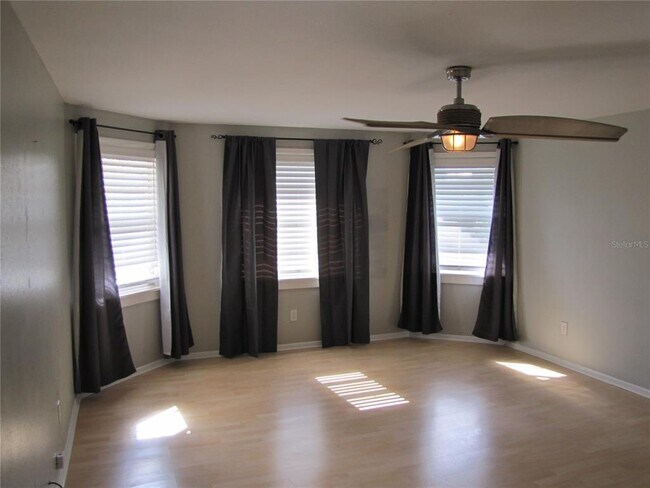 Building Photo - 7807 N Matanzas Ave