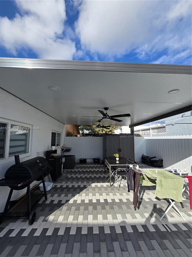 Building Photo - 869 W 37th St