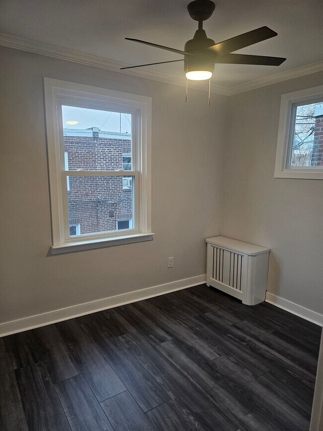 Building Photo - 5207 Hawthorne St