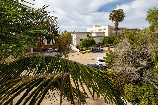 Building Photo - *OPEN HOUSE: 8/2 12:30PM-2PM* 2BR In The H...