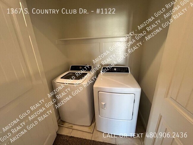 Building Photo - 1367 S Country Club Dr