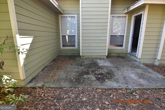 Building Photo - 202 Hallowes Dr S