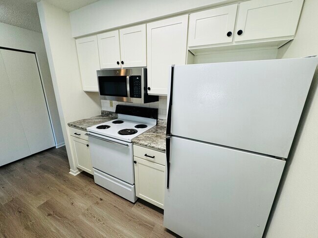 Building Photo - 395