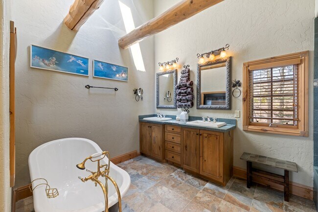 Building Photo - New to the market!  Log home in Frisco!  L...