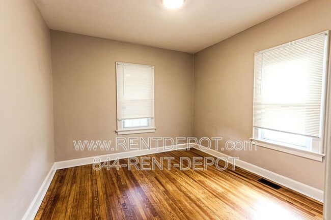 Building Photo - 408 Richardt Ave