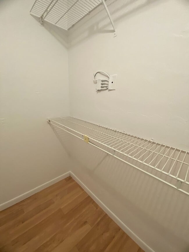 Building Photo - 2/2 in Greenleaf!