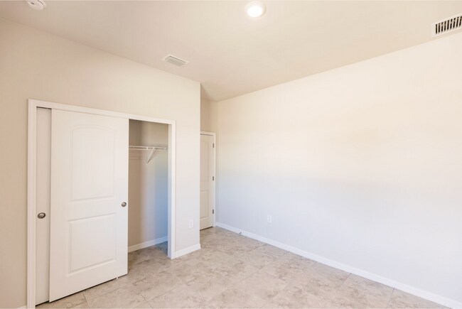 Building Photo - 3603 NE 12th Ct