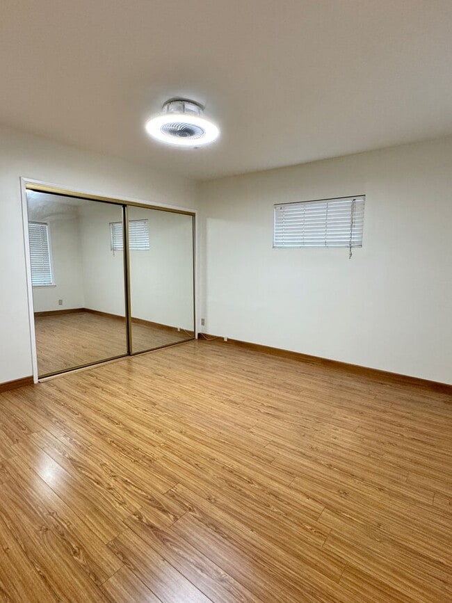 Building Photo - Charming 3-Bedroom Front Home in Lakewood