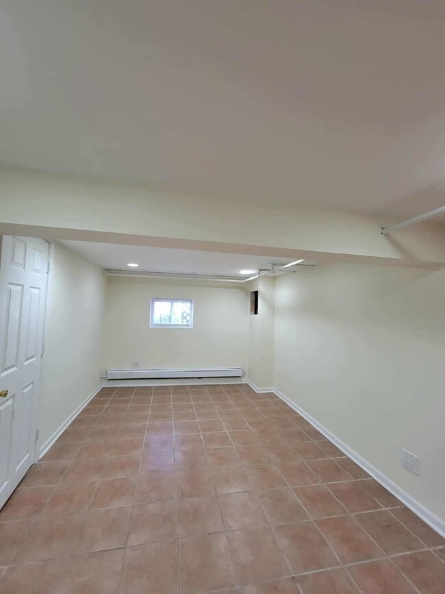 Building Photo - 4014 N Octavia Ave