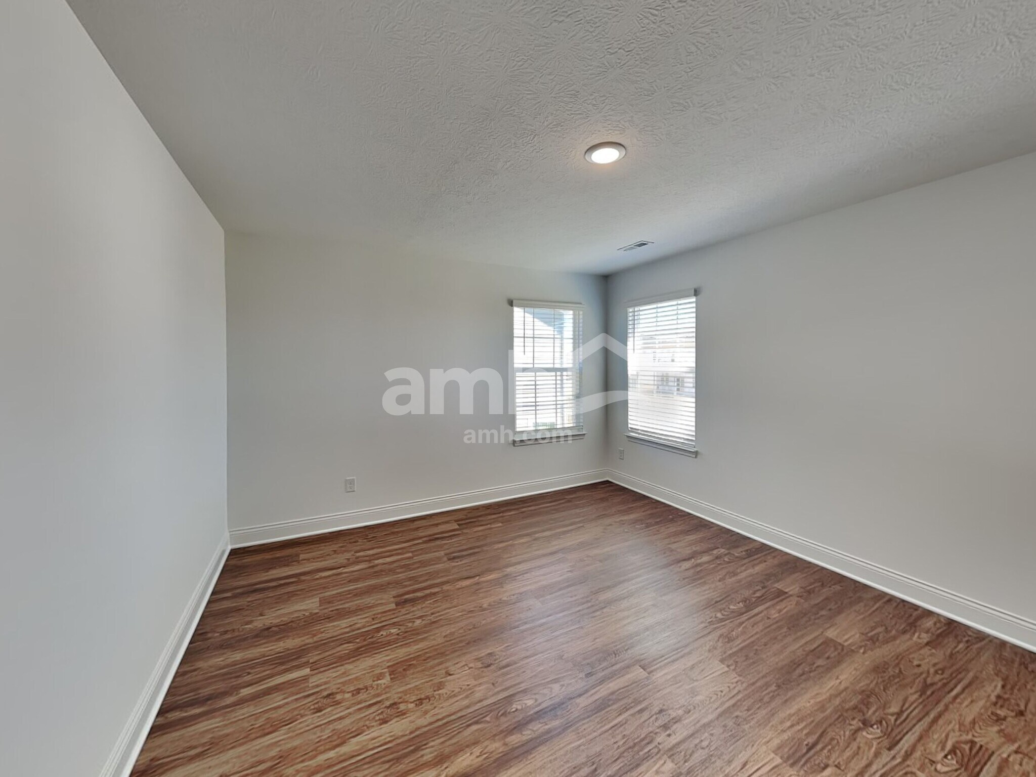 Building Photo - 1077 Castor Dr