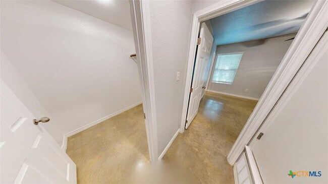 Building Photo - 1608 Tejas Trail