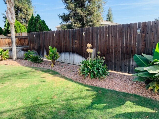 Building Photo - 11707 Christmas Rose Dr