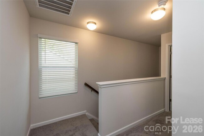 Building Photo - 208 S Bell Ave