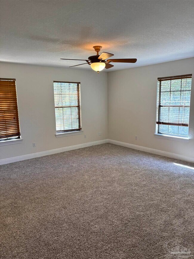 Building Photo - 1002 Daffin Rd