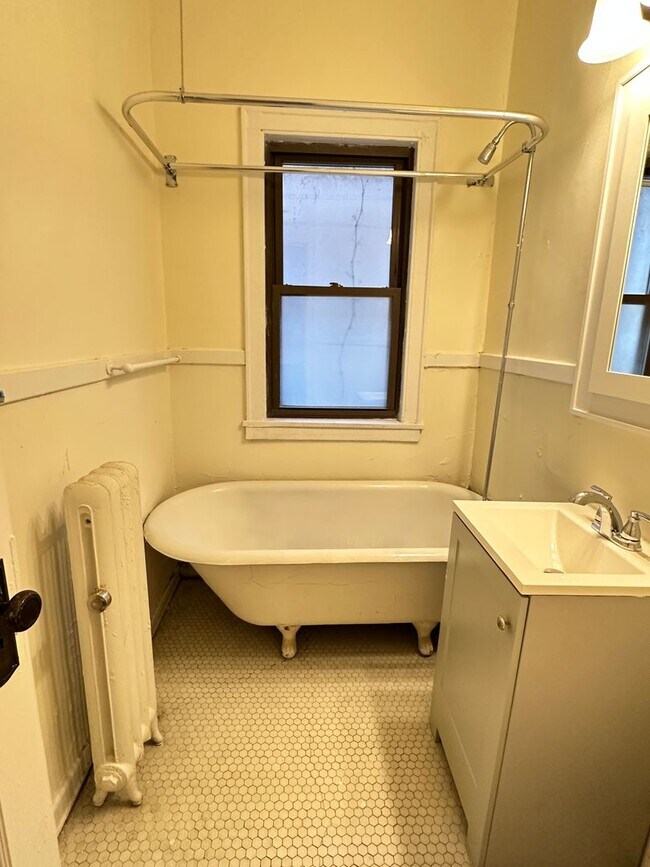 Building Photo - Studio Lakes Uptown Apartment, Blocks from...