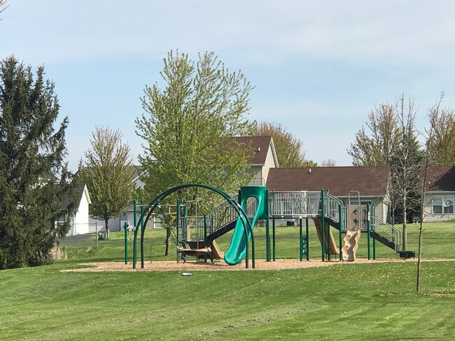 Building Photo - Meadowlark Townhomes