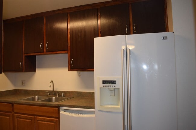 Building Photo - 7043 Zeeland Dr