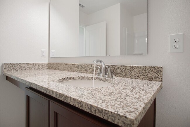 Building Photo - Modern Comfort Meets Convenience