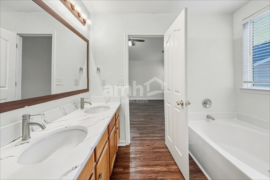 Building Photo - 3801 Wingdale Ct