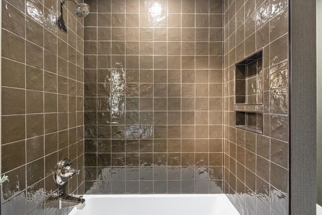 Building Photo - 603 N 5th St