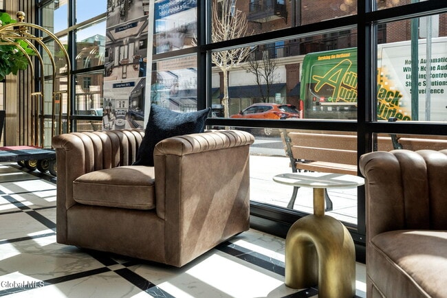 Building Photo - 19 Washington St