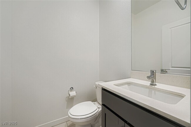 Building Photo - 4390 W Landberg Ave