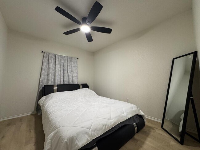 Building Photo - 806 James Loop