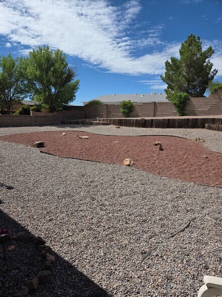 Building Photo - 2525 Wheeler Peak Dr NE