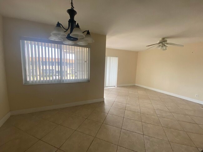 Building Photo - 203 Stratford O