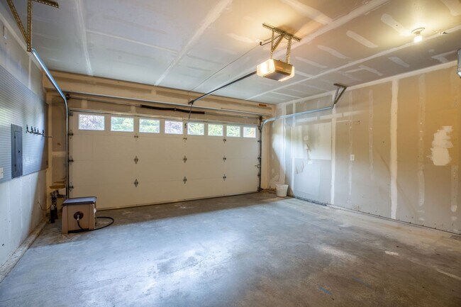 Building Photo - 3bdrm + Office/Den, 2.25 Bath,1664 sq ft, 2 car garage, Backs to Greenbelt! Lk Stevens Schools!