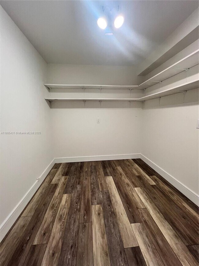 Building Photo - 1705 Whitehall Dr
