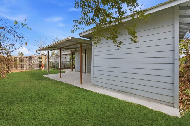 Building Photo - 2411 Leffingwell St