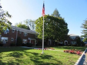 Lincoln Gardens - Edison, NJ | Apartment Finder