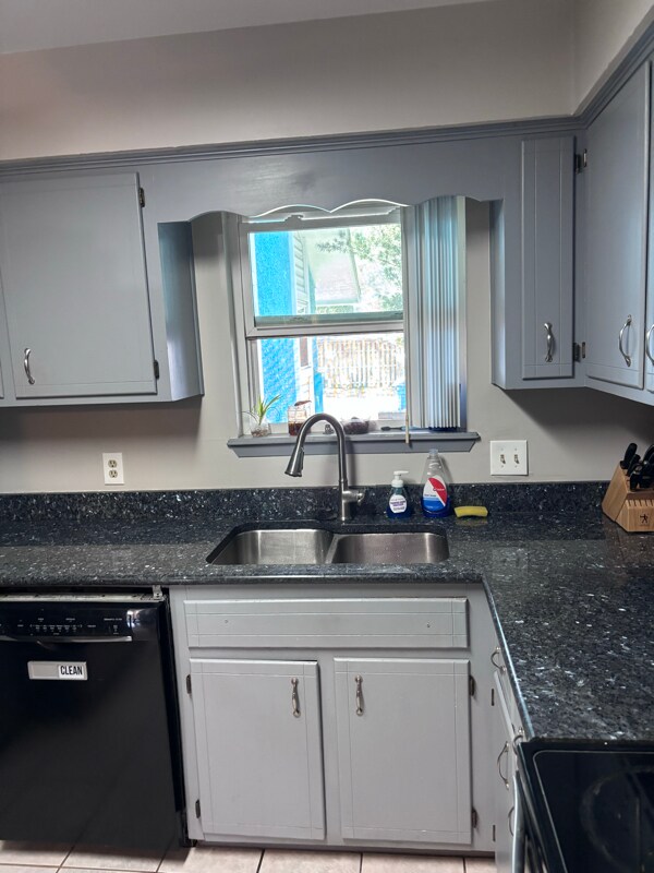 Building Photo - 1209 Capri Dr