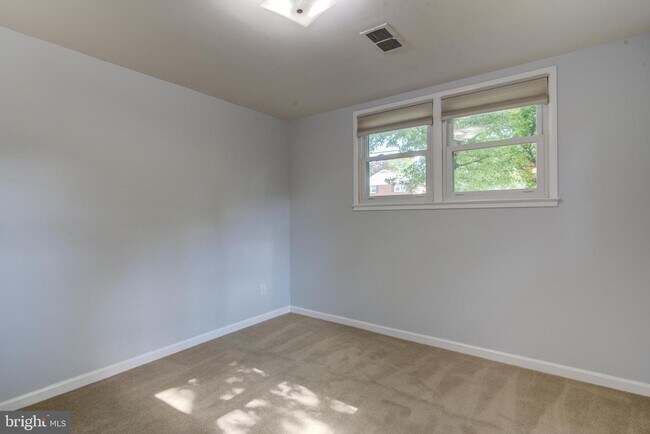 Building Photo - 8120 Drayton Ln