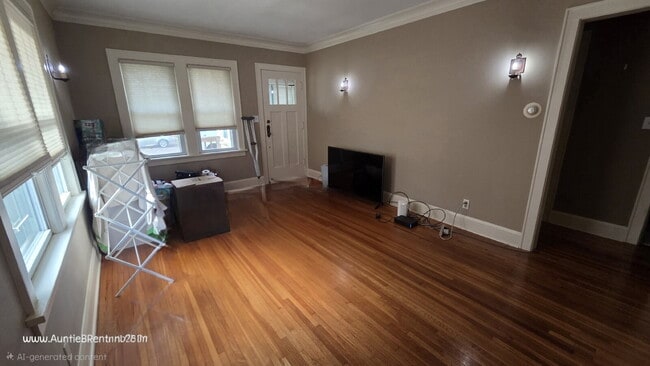 Building Photo - 428 Warwick St