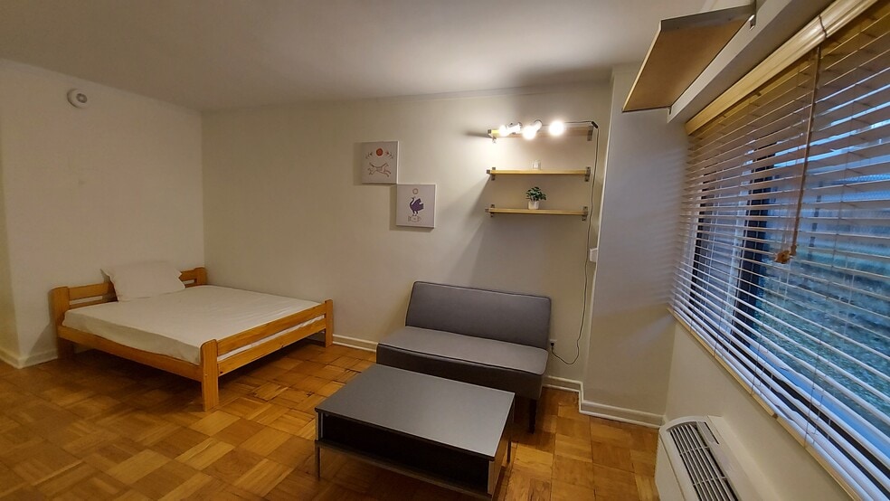 Primary Photo - 2141 I St NW