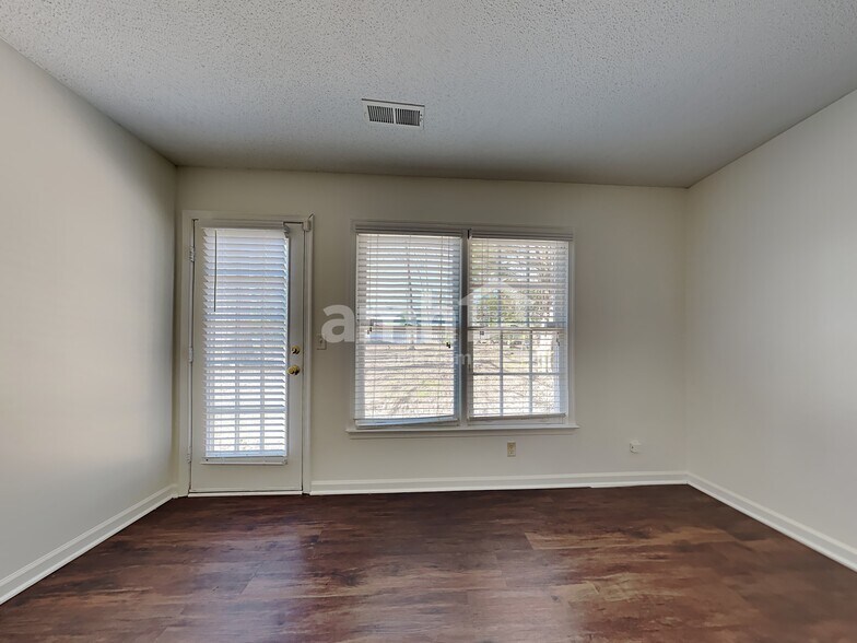 Building Photo - 29 Park Village Ln