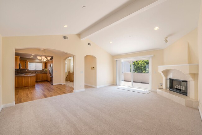 Building Photo - 2213 Carnegie Ln